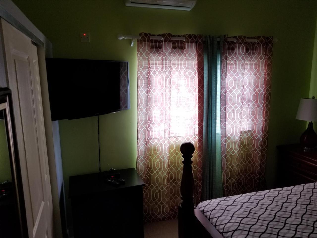 Caymanas Estate Beautiful Two Bedroom Suites Portmore Exteriör bild