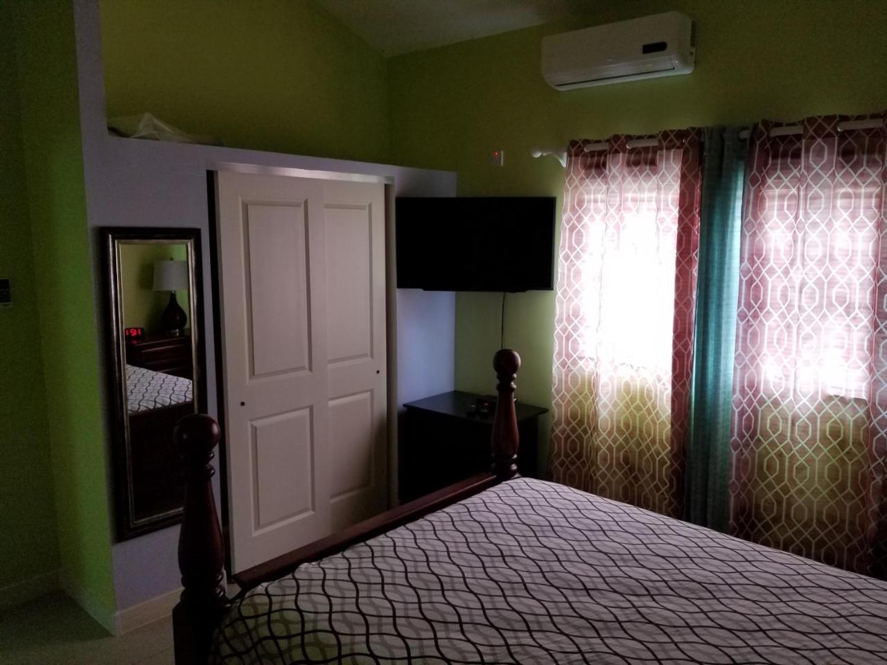 Caymanas Estate Beautiful Two Bedroom Suites Portmore Exteriör bild