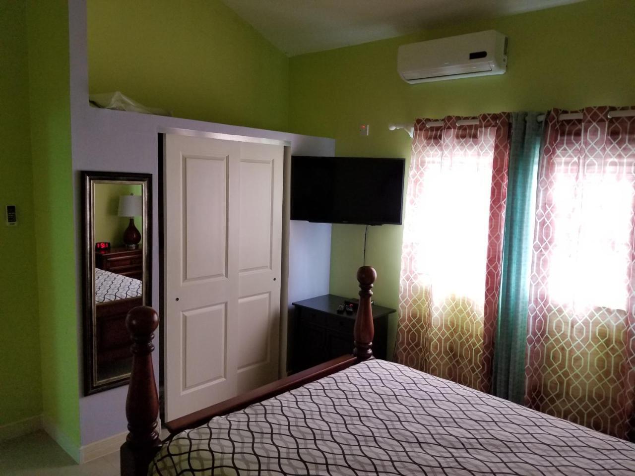 Caymanas Estate Beautiful Two Bedroom Suites Portmore Exteriör bild