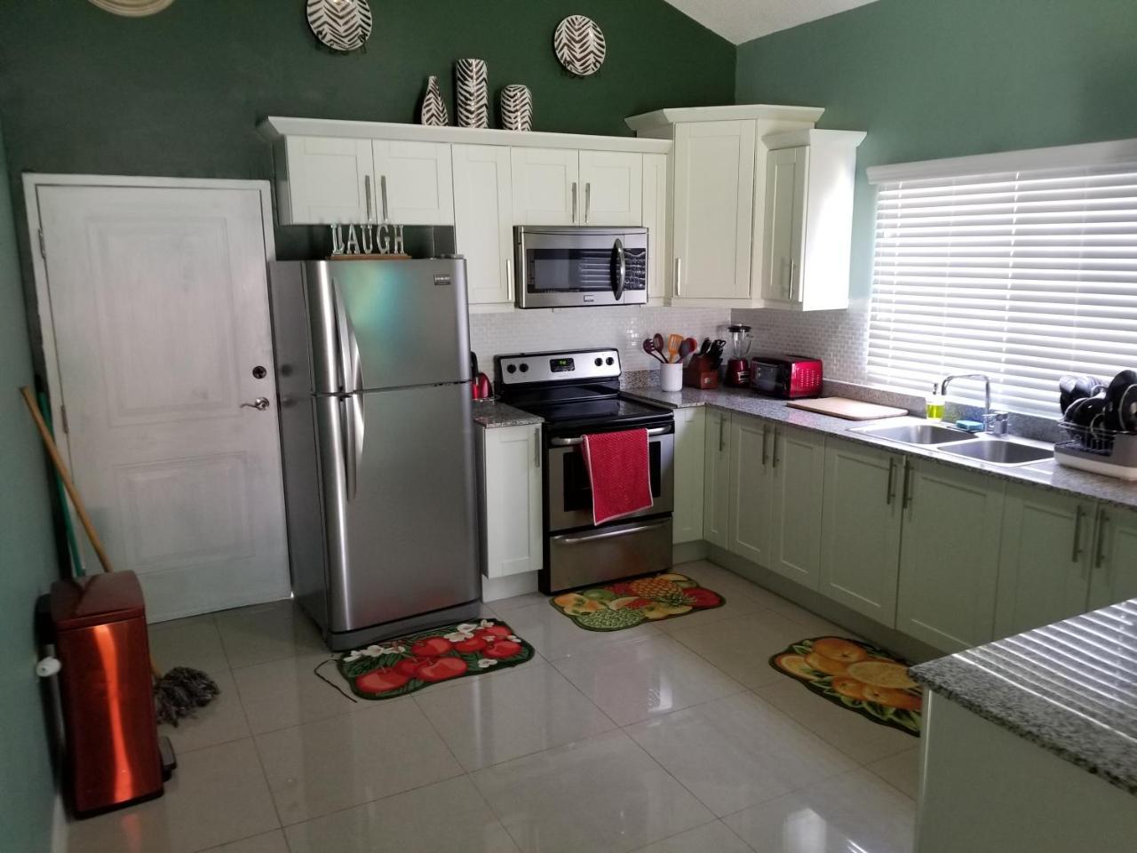 Caymanas Estate Beautiful Two Bedroom Suites Portmore Exteriör bild