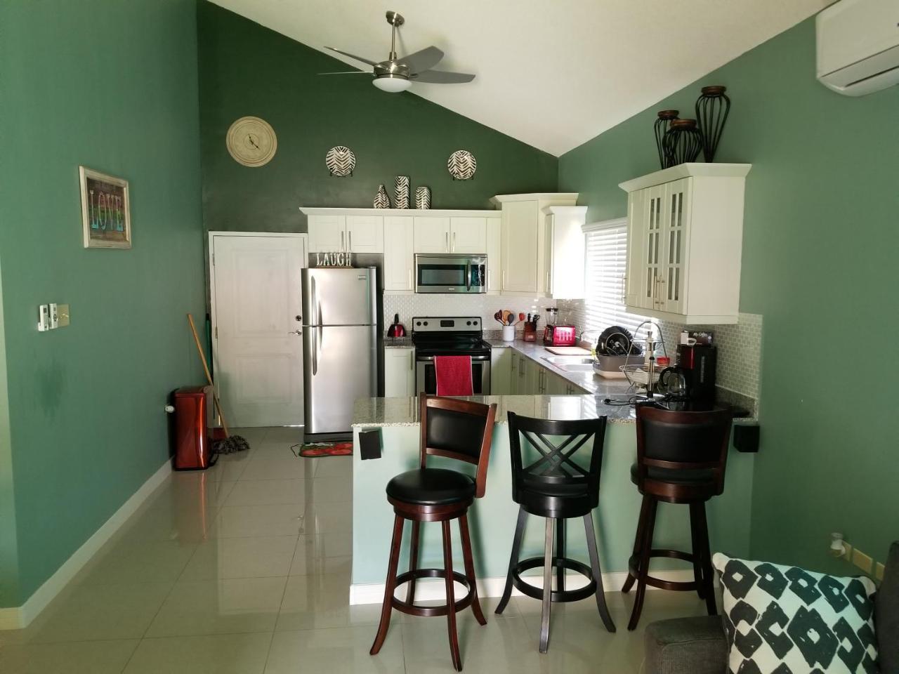 Caymanas Estate Beautiful Two Bedroom Suites Portmore Exteriör bild