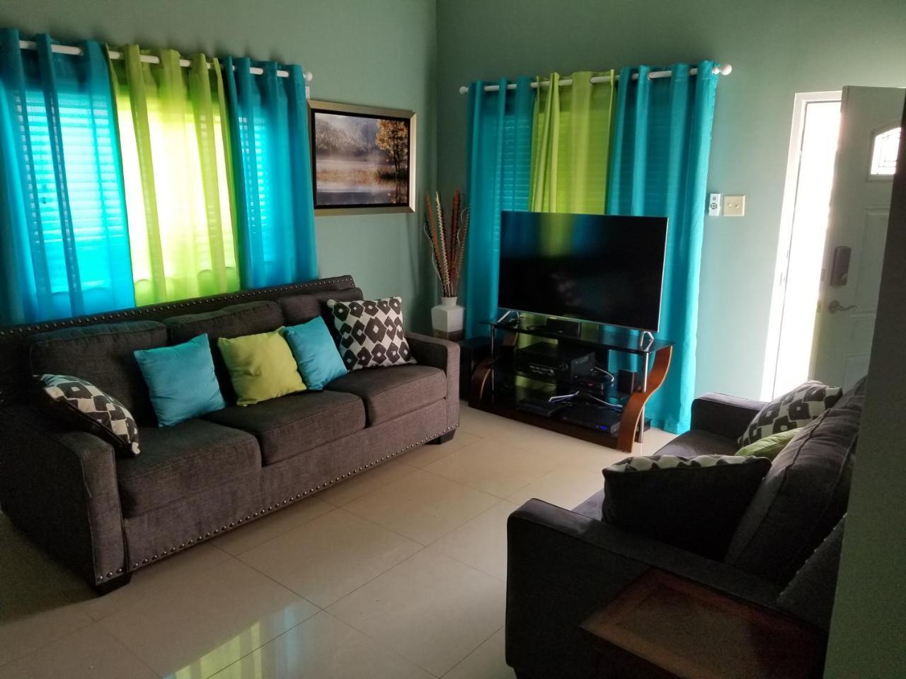 Caymanas Estate Beautiful Two Bedroom Suites Portmore Exteriör bild