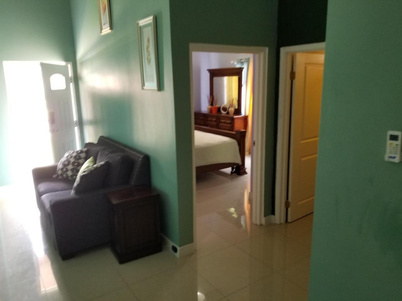 Caymanas Estate Beautiful Two Bedroom Suites Portmore Exteriör bild