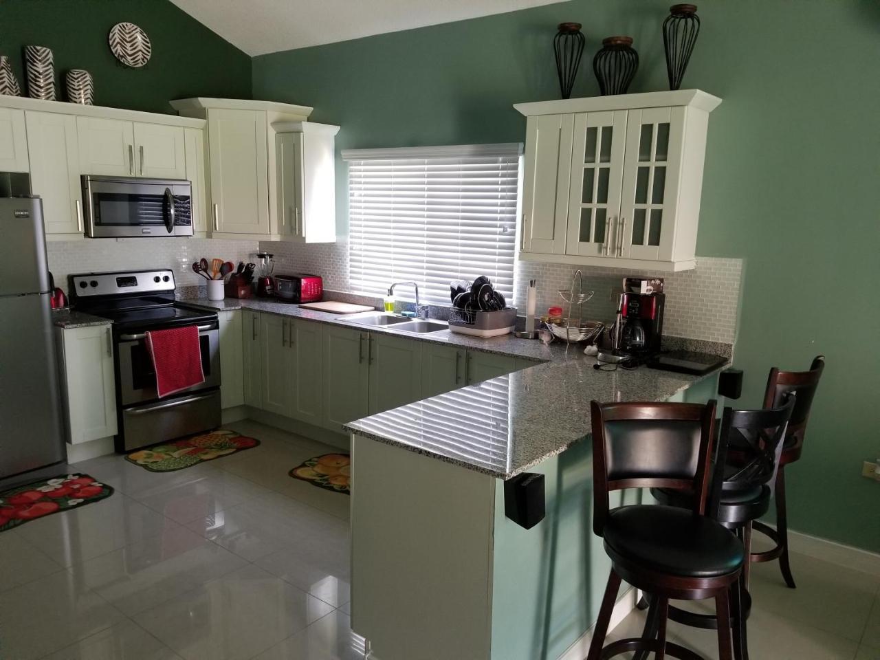 Caymanas Estate Beautiful Two Bedroom Suites Portmore Exteriör bild