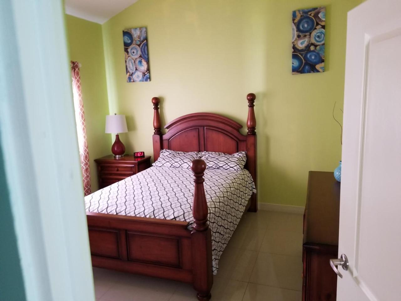 Caymanas Estate Beautiful Two Bedroom Suites Portmore Exteriör bild