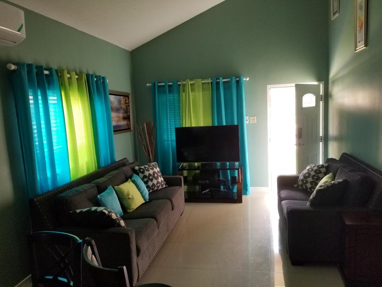 Caymanas Estate Beautiful Two Bedroom Suites Portmore Exteriör bild